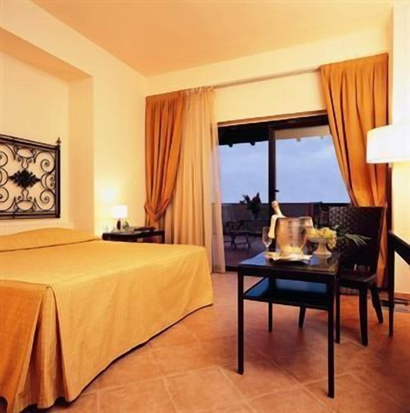 Santa Tecla Palace 4*